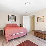 1302B St Thomas Square