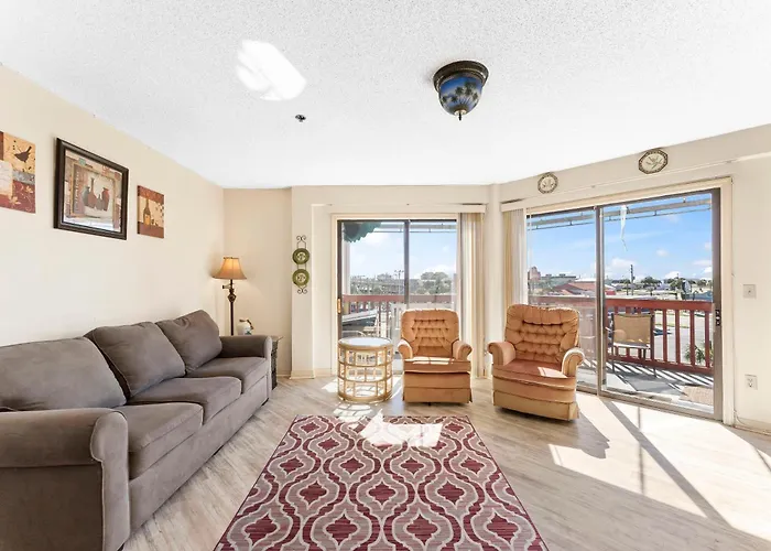1302B St Thomas Square