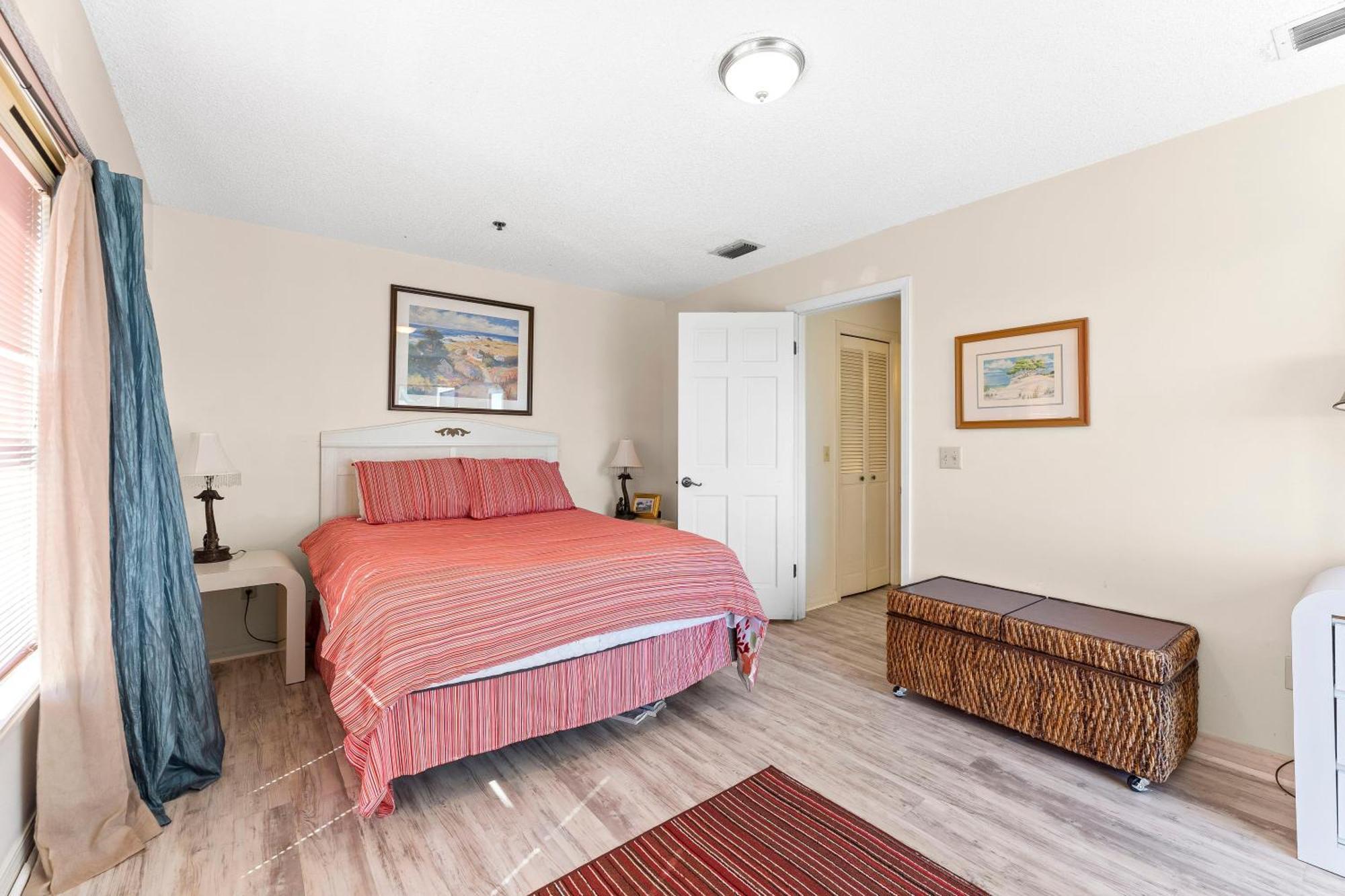 Apartment 1302b St Thomas Square