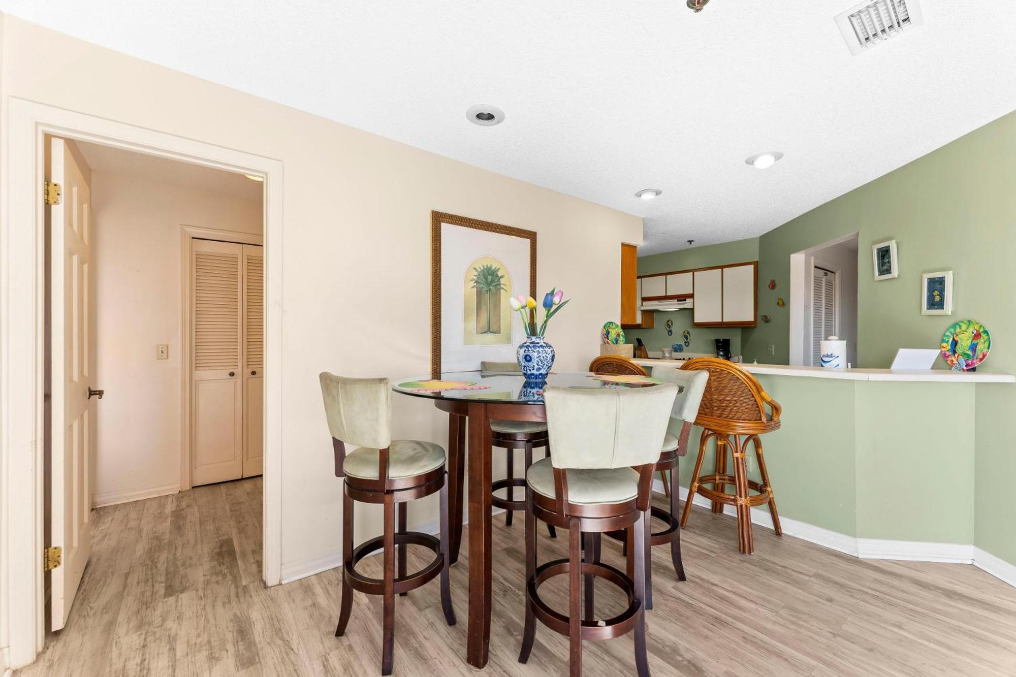 1302b St Thomas Square Apartment *