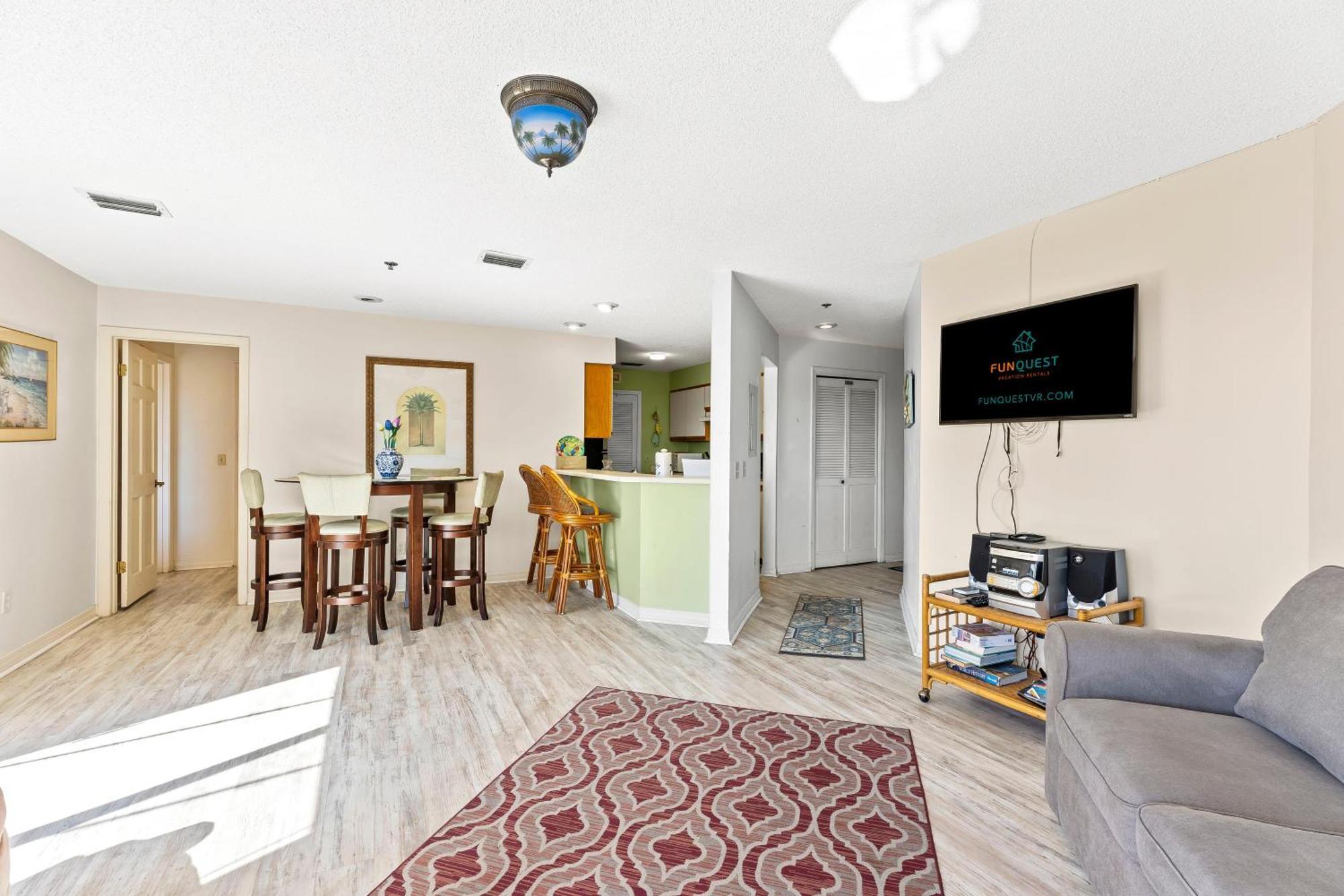 Apartment 1302b St Thomas Square *